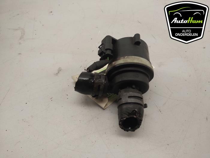 Begagnade Extra vattenpump Volkswagen Polo V (6R) 1.2 TDI 12V BlueMotion Pris € 20,00 Marginaltabell erbjuds av AutoHam