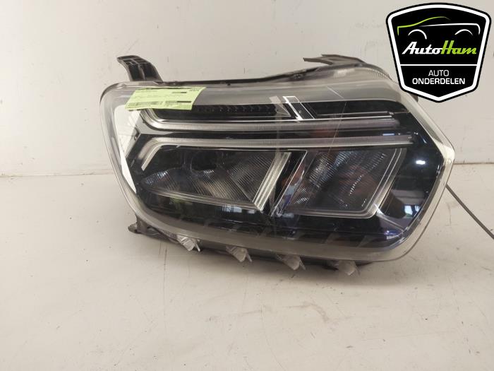 Używane Reflektor prawy Dacia Duster (SR) 1.3 TCE 130 16V Cena € 550,00 Procedura marży oferowane przez AutoHam