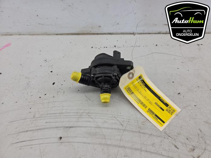 Begagnade Extra vattenpump Peugeot 208 II (UB/UH/UP) 1.2 Hybrid 100 Pris € 60,00 Marginaltabell erbjuds av AutoHam