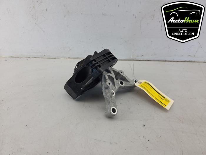 Used Engine mount Peugeot 208 II (UB/UH/UP) 1.2 Hybrid 100 Price € 60,00 Margin scheme offered by AutoHam