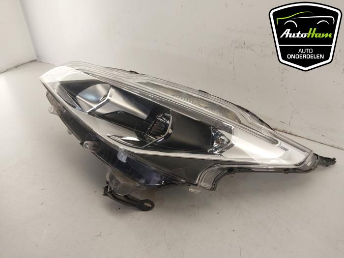 Używane Reflektor lewy Peugeot 208 I (CA/CC/CK/CL) 1.2 Vti 12V PureTech 82 Cena € 350,00 Procedura marży oferowane przez AutoHam