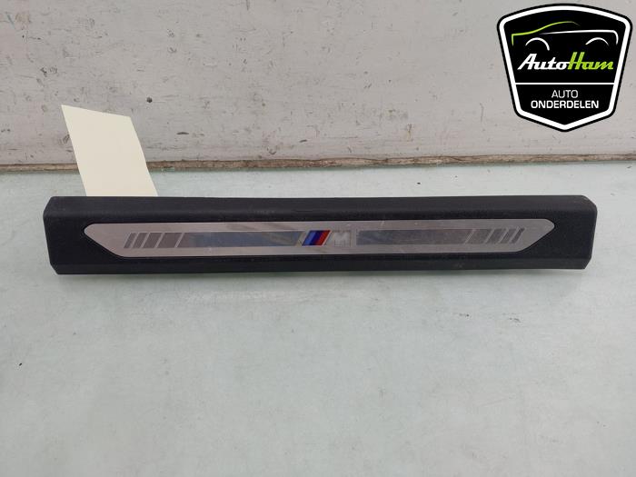 Begagnade Innerbelysning BMW X5 (G05) xDrive50e 3.0 24V Pris € 30,00 Marginaltabell erbjuds av AutoHam