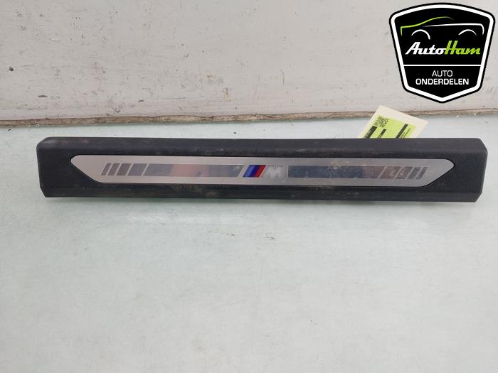 Begagnade Innerbelysning BMW X5 (G05) xDrive50e 3.0 24V Pris € 30,00 Marginaltabell erbjuds av AutoHam