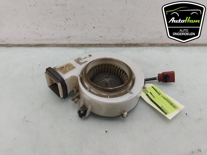 Electric vehicle battery fan