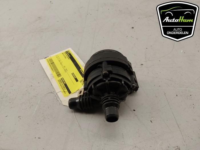 Begagnade Extra vattenpump BMW X5 (G05) xDrive50e 3.0 24V Pris € 35,00 Marginaltabell erbjuds av AutoHam