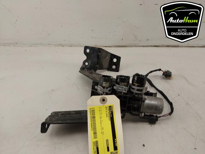 Begagnade Extra vattenpump BMW X5 (G05) xDrive50e 3.0 24V Pris € 75,00 Marginaltabell erbjuds av AutoHam