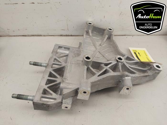 Engine mount Kia Niro I (DE), 2016 / 2022 E-Niro 64 kWh, SUV, Electric, 150kW (204pk), FWD, EM16, 2018-08 / 2022-08, DEC5E1 (Used)