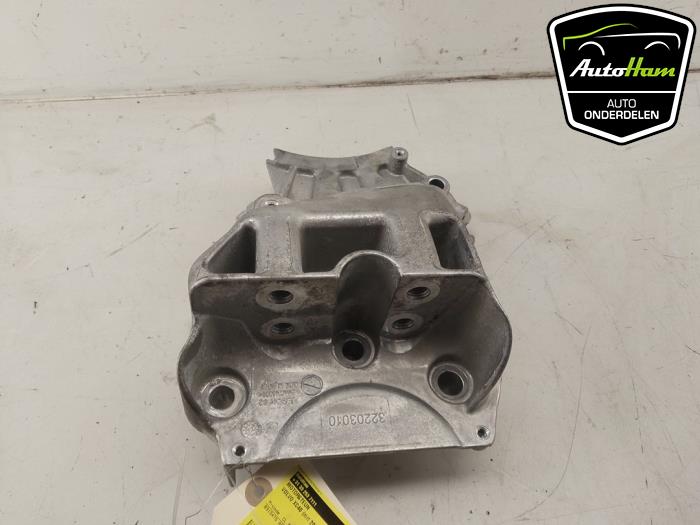 Used Engine mount Volvo XC40 (XZ) 1.5 T5 Plug-in Hybrid 16V Price € 35,00 Margin scheme offered by AutoHam
