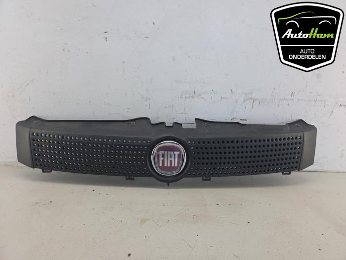 Używane Grill Fiat Panda (169) 1.2, Classic Cena € 25,00 Procedura marży oferowane przez AutoHam