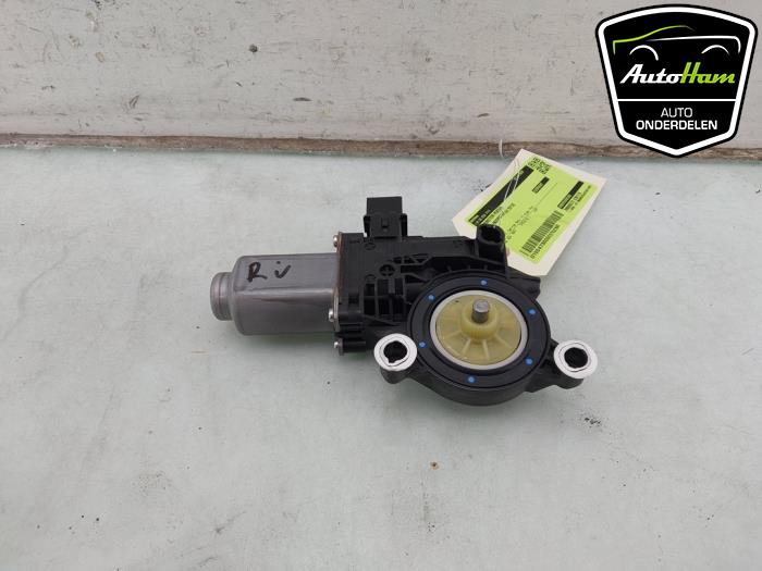 Usados Motor de ventanilla de puerta Skoda Roomster (5J) 1.2 TDI 12V Precio € 75,00 Norma de margen ofrecido por AutoHam