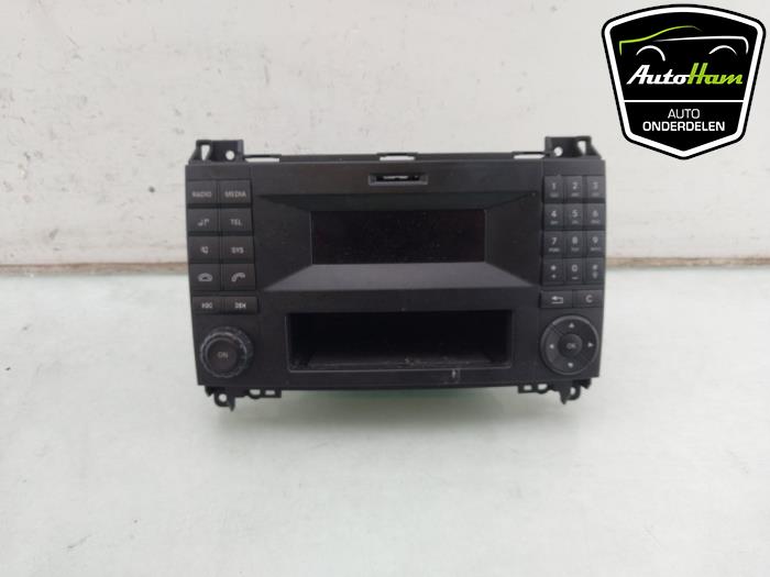 Używane Radio Mercedes Vito (447.6) 2.2 114 CDI 16V Cena € 151,25 Z VAT oferowane przez AutoHam
