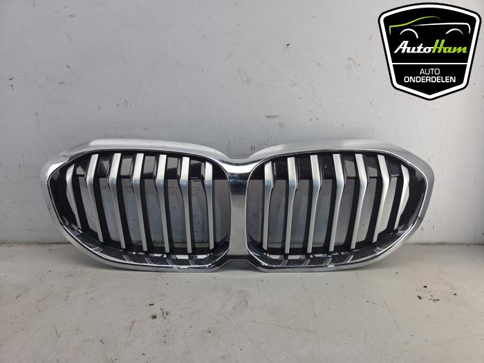 Begagnade Grill BMW 1 serie (F40) 118i 1.5 TwinPower 12V Pris € 95,00 Marginaltabell erbjuds av AutoHam
