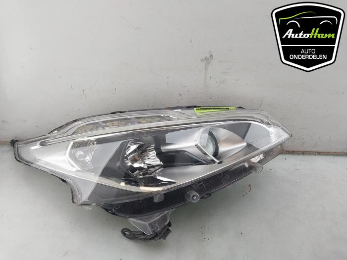 Używane Reflektor prawy Peugeot 208 I (CA/CC/CK/CL) 1.2 Vti 12V PureTech 82 Cena € 295,00 Procedura marży oferowane przez AutoHam