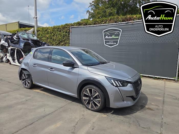 Używane Zderzak przedni Peugeot 208 II (UB/UH/UP) 1.2 Vti 12V PureTech 100 Cena € 4.450,00 Procedura marży oferowane przez AutoHam