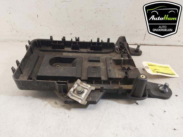 Battery box tray
