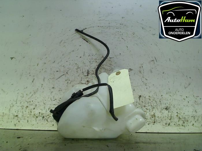 Front windscreen washer reservoir from a Peugeot 207 CC (WB) 1.6 16V 2009