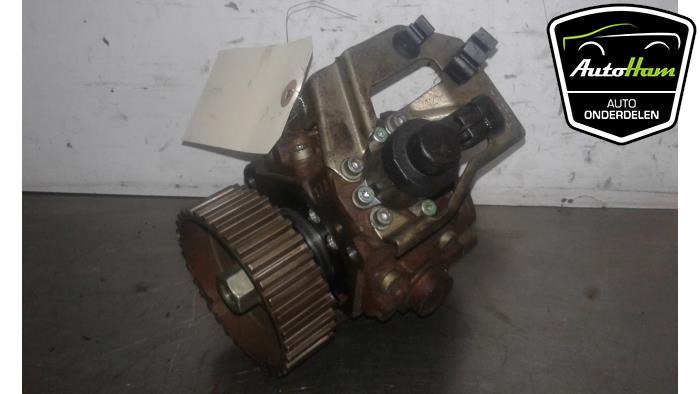 Mechanical fuel pump from a Renault Megane 2006
