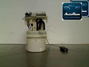 Usados Bomba de gasolina Peugeot 206 (2A/C/H/J/S) 1.4 XR,XS,XT,Gentry Precio € 40,00 Norma de margen ofrecido por AutoHam