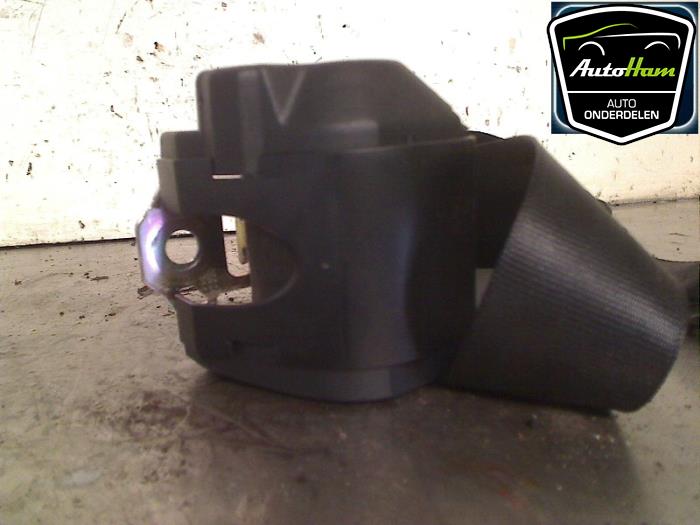 Rear seatbelt, right from a Volkswagen Polo IV (9N1/2/3) 1.2 12V 2006