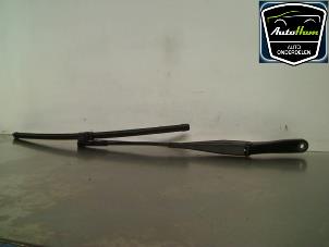 Used Front wiper arm Opel Astra H SW (L35) 1.7 CDTi 16V Price € 5,00 Margin scheme offered by AutoHam