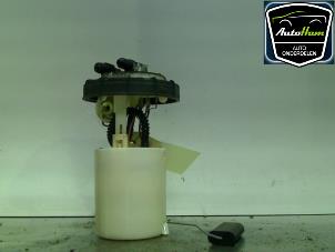 Usados Bomba de gasolina Peugeot 206 (2A/C/H/J/S) 1.4 XR,XS,XT,Gentry Precio € 45,00 Norma de margen ofrecido por AutoHam