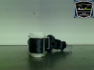 Used Rear seatbelt, centre Renault Clio III (BR/CR) 1.2 16V 75 Price € 20,00 Margin scheme offered by AutoHam
