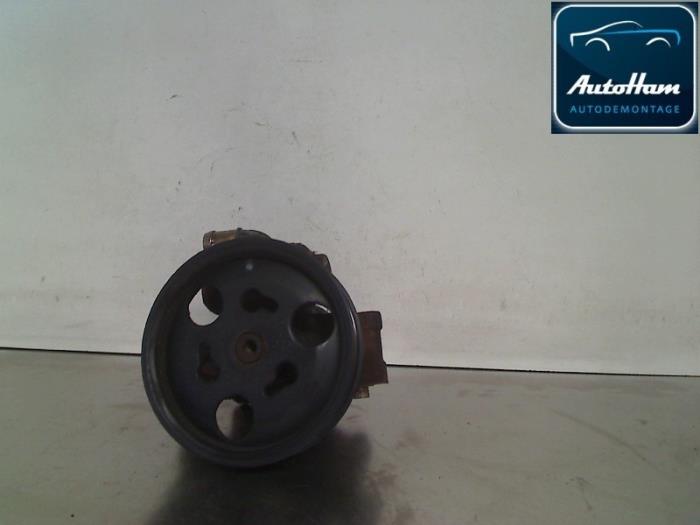 Usagé Pompe de direction Ford Ka I 1.3i Prix € 39,00 Règlement à la marge proposé par AutoHam