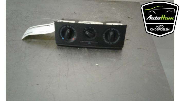 Heater control panel from a Skoda Fabia II (5J) 1.2 TDI 12V Greenline 2010