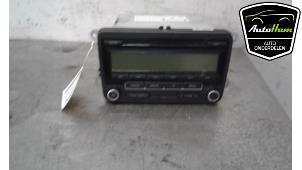 Used Radio CD player Volkswagen Jetta III (1K2) 1.6 TDI 16V Price € 50,00 Margin scheme offered by AutoHam