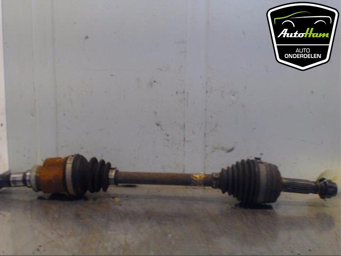 Front drive shaft, left from a Peugeot 107 1.4 HDI 2009