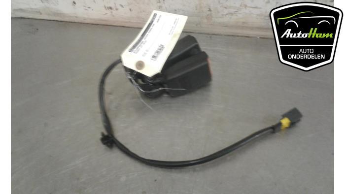 Front seatbelt buckle, centre from a Peugeot 207/207+ (WA/WC/WM) 1.6 HDi 2012