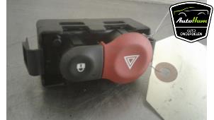 Used Panic lighting switch Renault Clio III Estate/Grandtour (KR) 1.5 dCi 70 Price € 10,00 Margin scheme offered by AutoHam