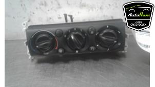 Używane Panel sterowania nagrzewnicy BMW Mini One/Cooper (R50) 1.6 16V One Cena € 25,00 Procedura marży oferowane przez AutoHam