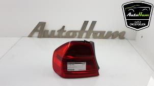 Używane Tylne swiatlo pozycyjne lewe BMW 3 serie (E90) 318i 16V Cena € 30,00 Procedura marży oferowane przez AutoHam