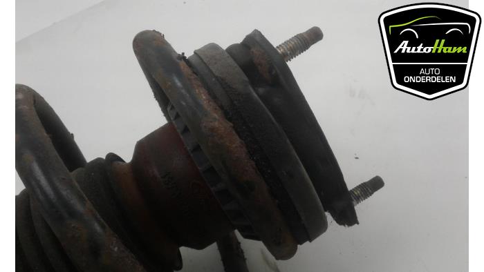Fronts shock absorber, left from a Ford Transit Connect 1.8 Tddi 2003