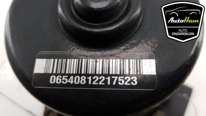 ABS pump from a Peugeot 206 (2A/C/H/J/S) 1.4 HDi 2002