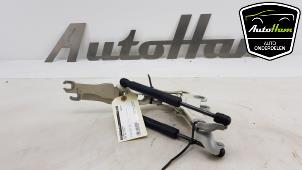 Używane Zawias pokrywy silnika Mini Mini (R56) 1.6 16V One Cena € 25,00 Procedura marży oferowane przez AutoHam