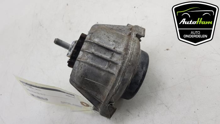 Engine mount from a BMW 1 serie (E81) 116d 16V 2011