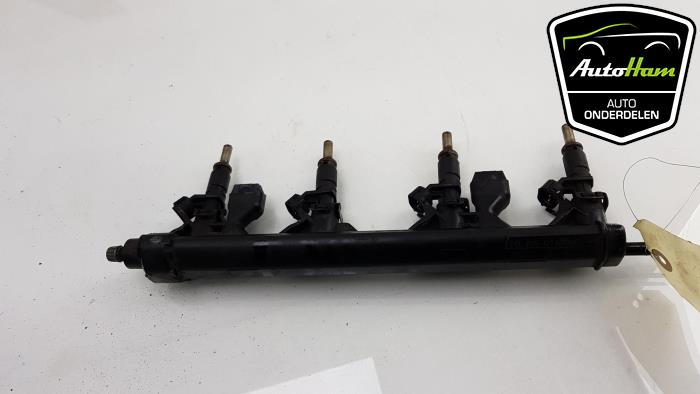 Injector (petrol injection) from a Peugeot 207 CC (WB) 1.6 16V 2008