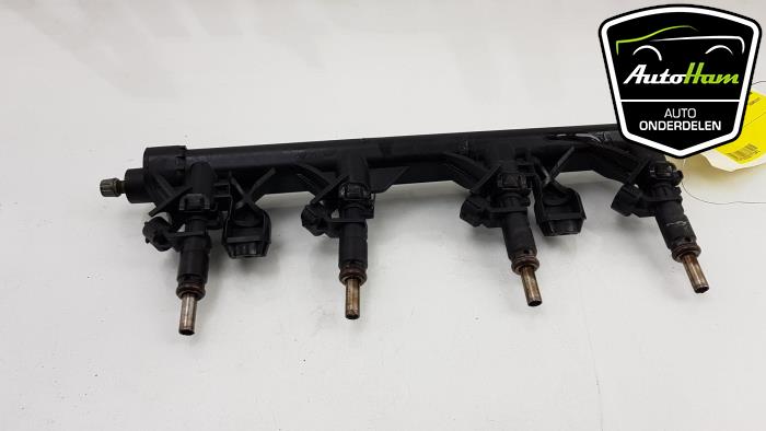 Injector (petrol injection) from a Peugeot 207 CC (WB) 1.6 16V 2008