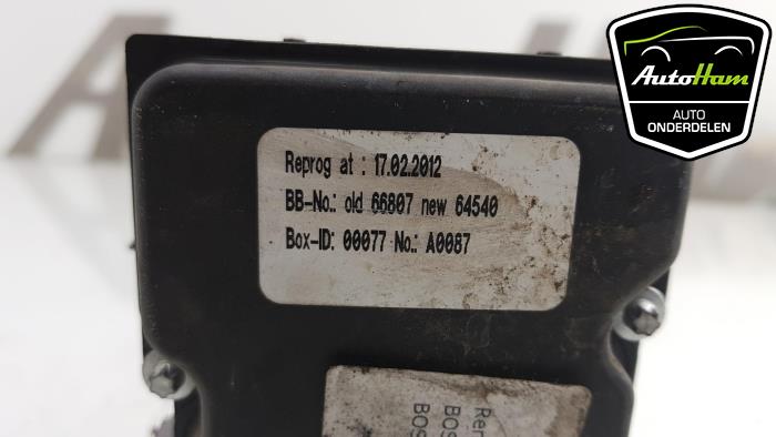 Pompe ABS d'un Renault Kangoo/Grand Kangoo (KW) 1.6 16V 2012