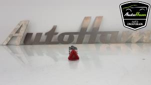 Używane Przelacznik swiatel awaryjnych Volkswagen Jetta III (1K2) 1.9 TDI Cena € 10,00 Procedura marży oferowane przez AutoHam