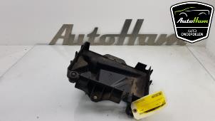Używane Pojemnik na akumulator Volkswagen Fox (5Z) 1.2 Cena € 20,00 Procedura marży oferowane przez AutoHam