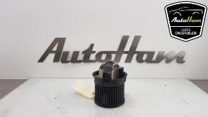 Gebrauchte Heizung Belüftungsmotor Peugeot 308 (4A/C) 1.6 HDi 16V Preis € 40,00 Margenregelung angeboten von AutoHam