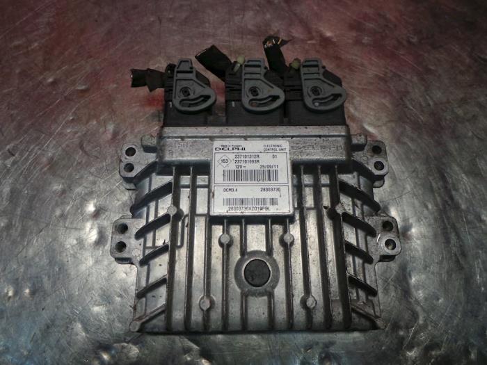 Calculateur moteur d'un Renault Twingo II (CN) 1.5 dCi 90 FAP 2011