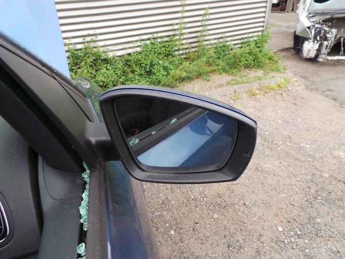 Außenspiegel rechts van een Volkswagen Polo V (6R) 1.0 TSI 12V BlueMotion Technology 2015