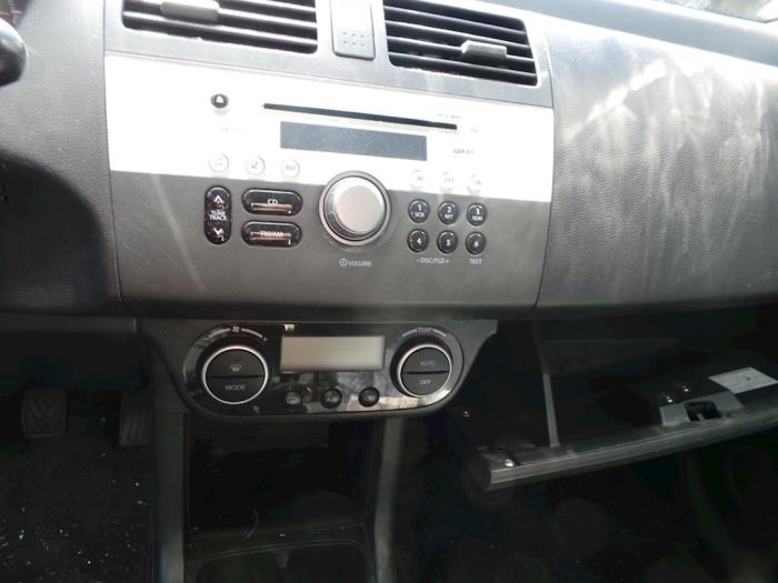 Używane Panel climatronic Suzuki Swift (ZA/ZC/ZD1/2/3/9) 1.3 VVT 16V Cena € 49,99 Procedura marży oferowane przez A-Team Automotive