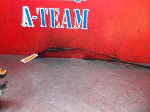 Used Front wiper arm Volvo V70 (BW) 2.0 D3 16V Price € 24,99 Margin scheme offered by A-Team Automotive Rotterdam