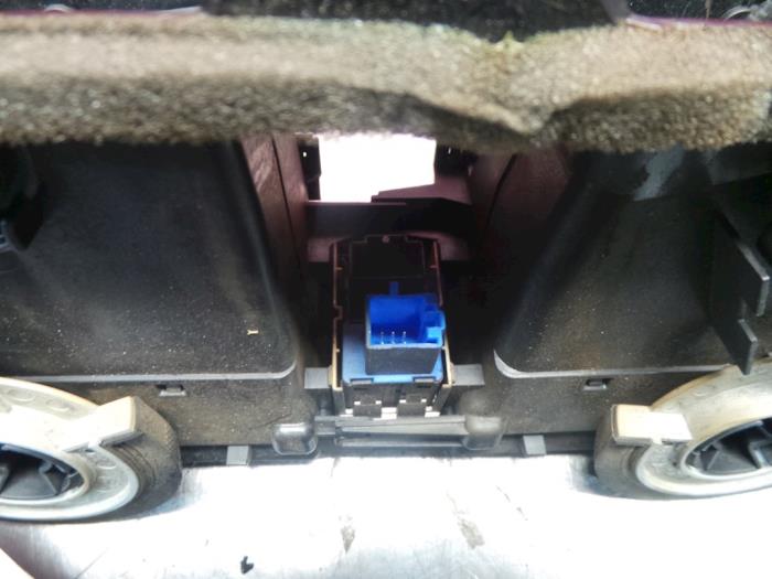 Dashboard vent from a Volkswagen Golf VII (AUA) 1.2 TSI 16V 2013