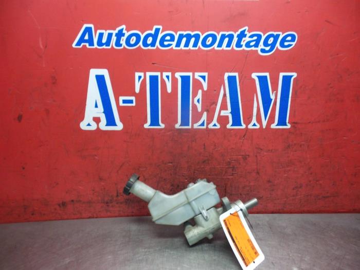 Master cylinder from a Renault Clio III (BR/CR) 1.5 dCi 70 2006
